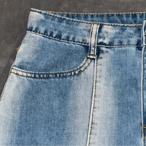 New with Tag Le Lis Collection Denim Mini Skirt Size Small - Picture 2 of 9
